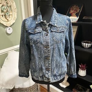 The Style Between Us Denim Jean Jacket Size M